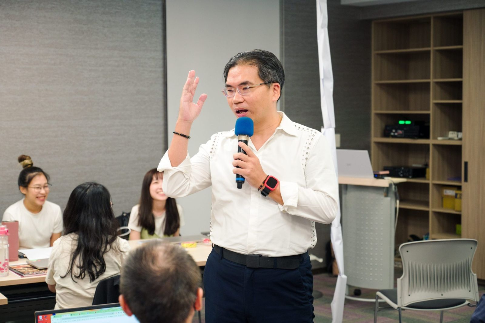 企業 AI 內訓課程現場:講師與學員即時互動問答